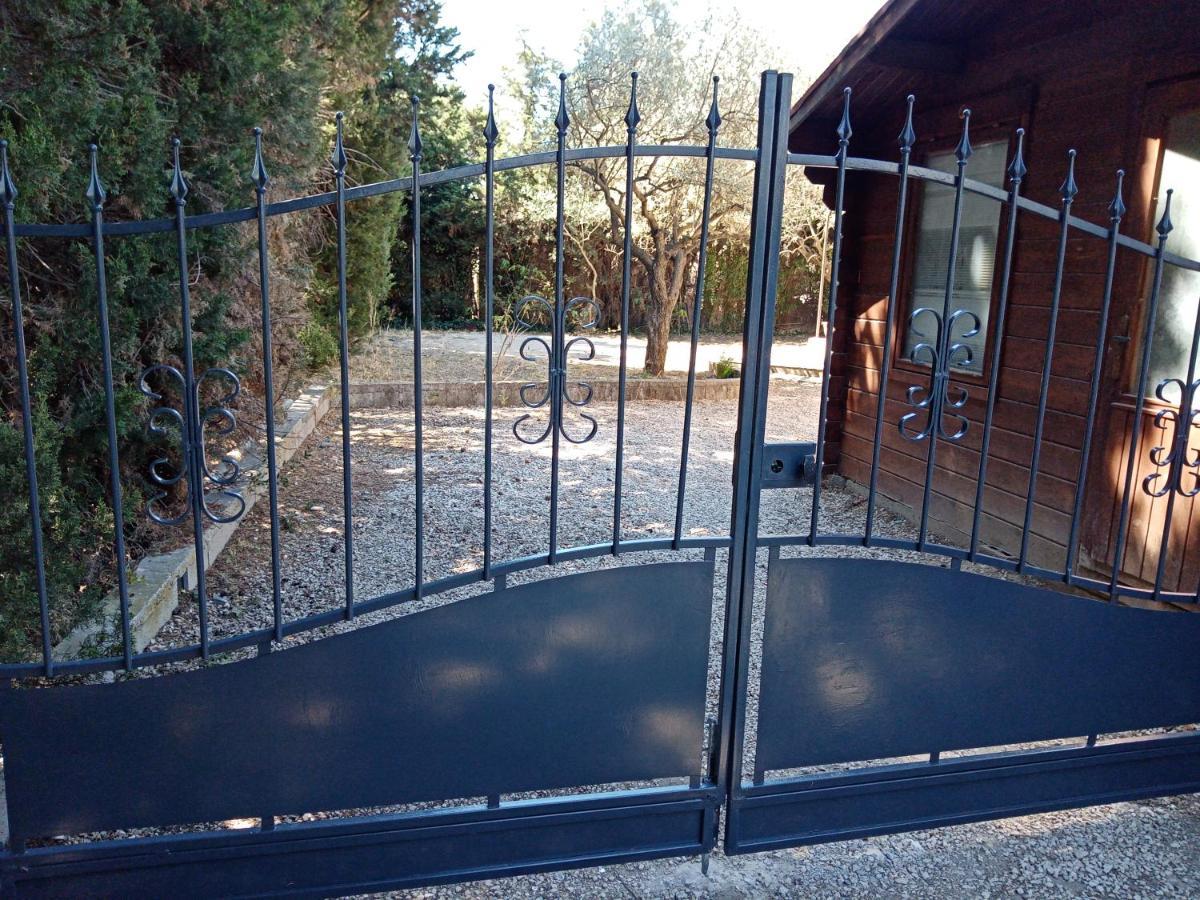 Chalet Agreable, A Proximite Du Centre Historique, Golf Academy ヴィルヌーヴ・レ・ザヴィニョン エクステリア 写真